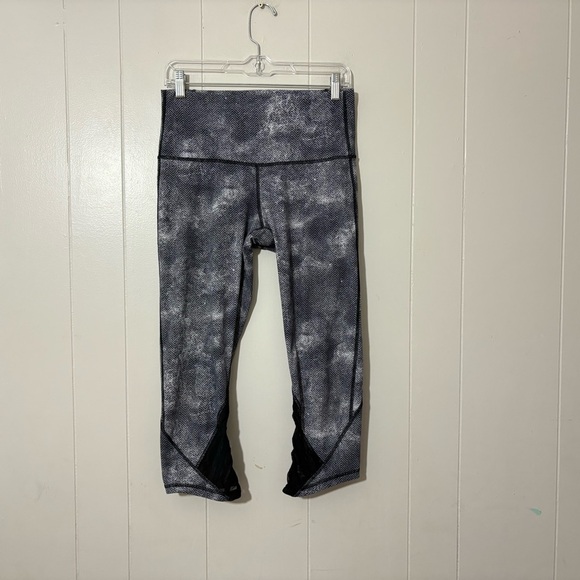Lululemon Essential Rhythm Crop Full Luxtreme Legging White Black Mesh Size 10 - Picture 3 of 7